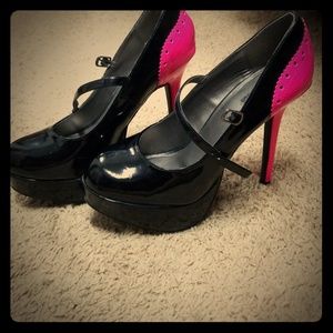 Gorgeous two toned baby doll style heels...